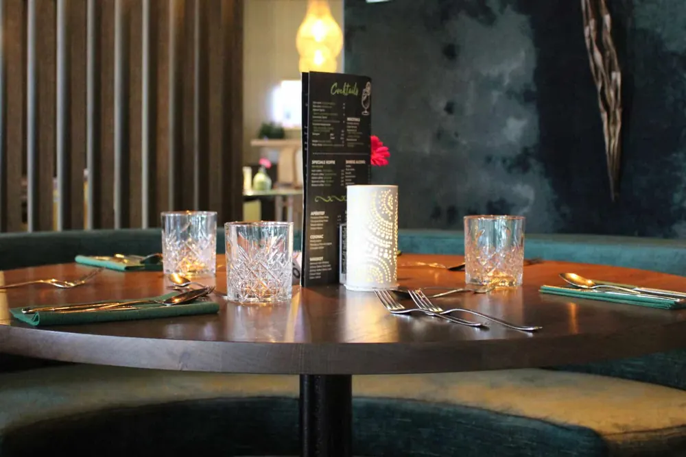Gedekte tafel in restaurant Nederheide