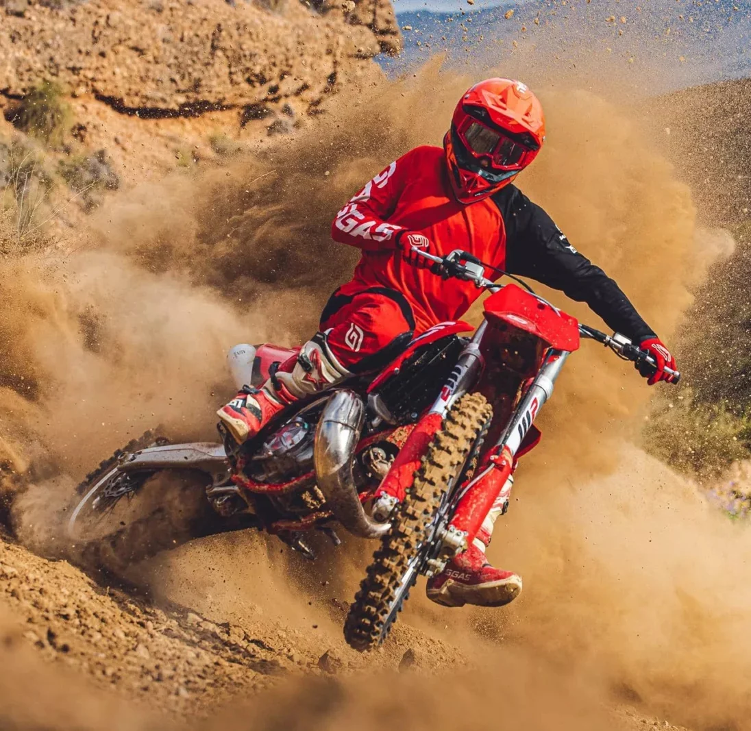 Motorcrosser in actie voor Motor Academy