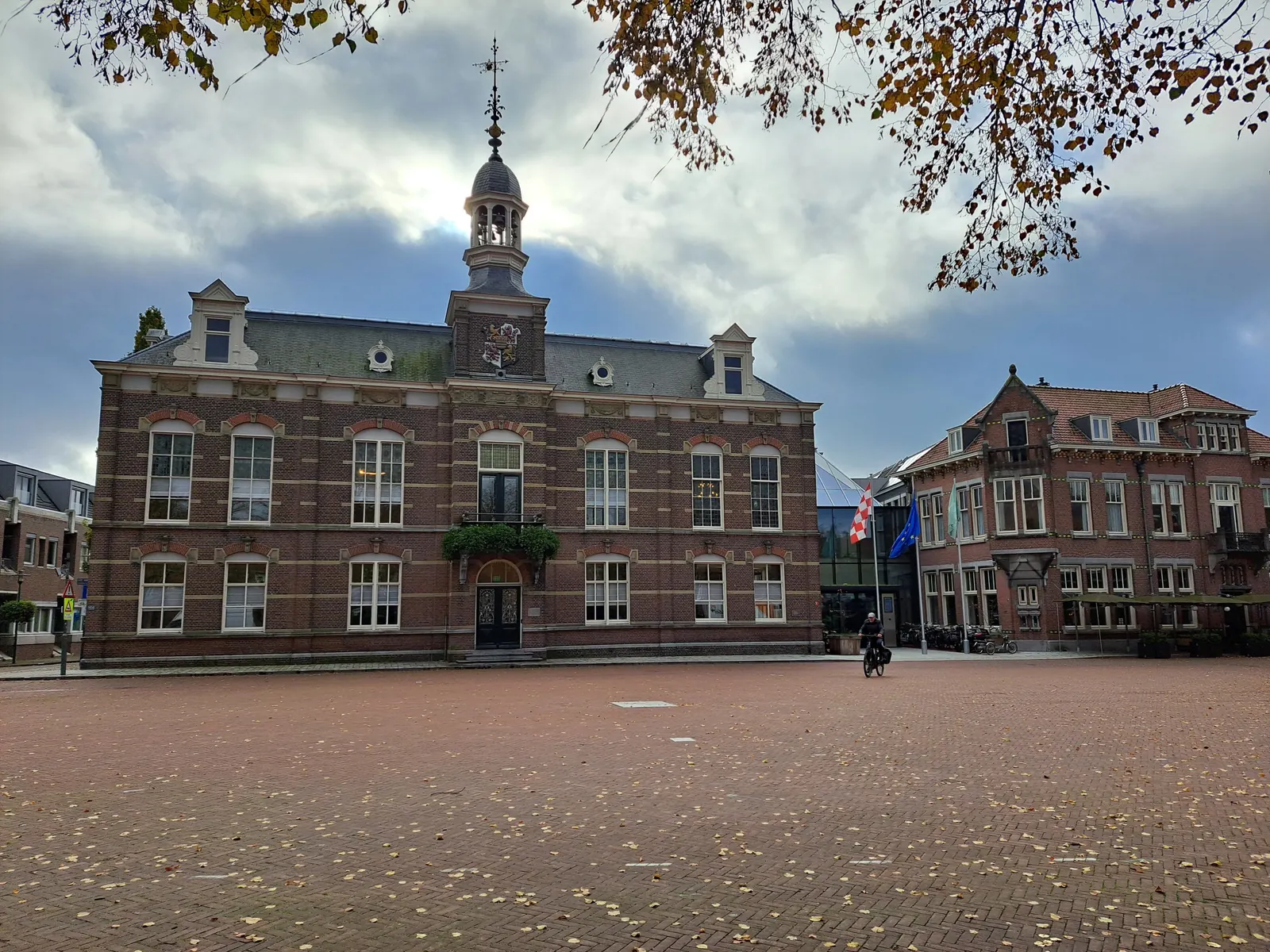 Het oude raadhuis aan het plein in Deurne